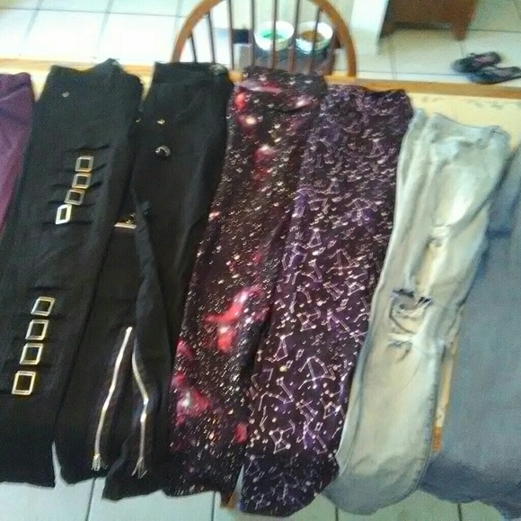 Hot topic black heart brand new jeans - Picture 2 of 2